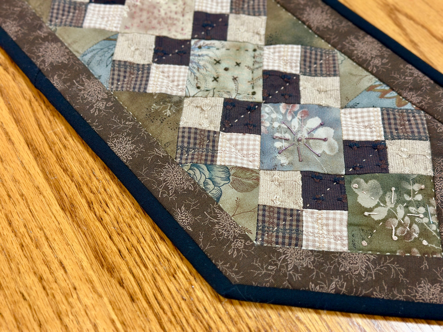 PATTERN DOWNLOAD: A Little Night Music Miniature Runner